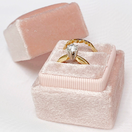 RBS21 RBS21 b Proposal Ring Box b Square 2 Rings Nude Blush Bead